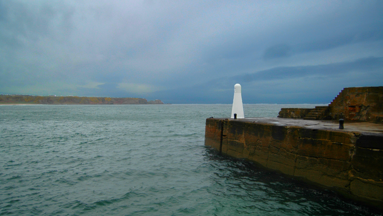 Boundary fence around a field